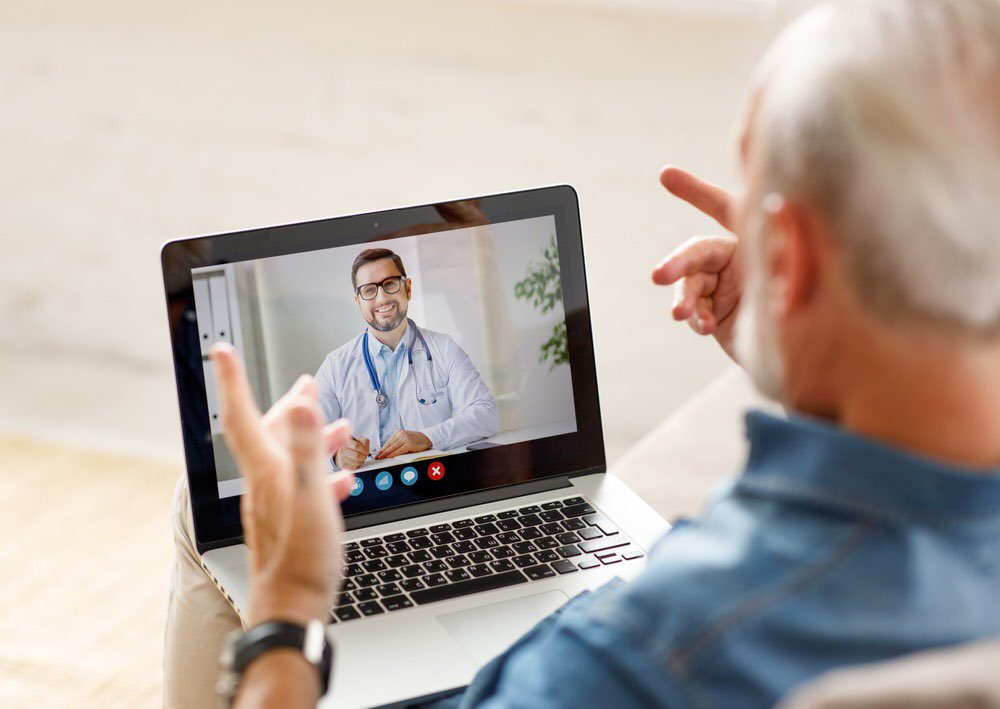 Segurança ao alcance de um botão: como a teleassistência pode salvar vidas?